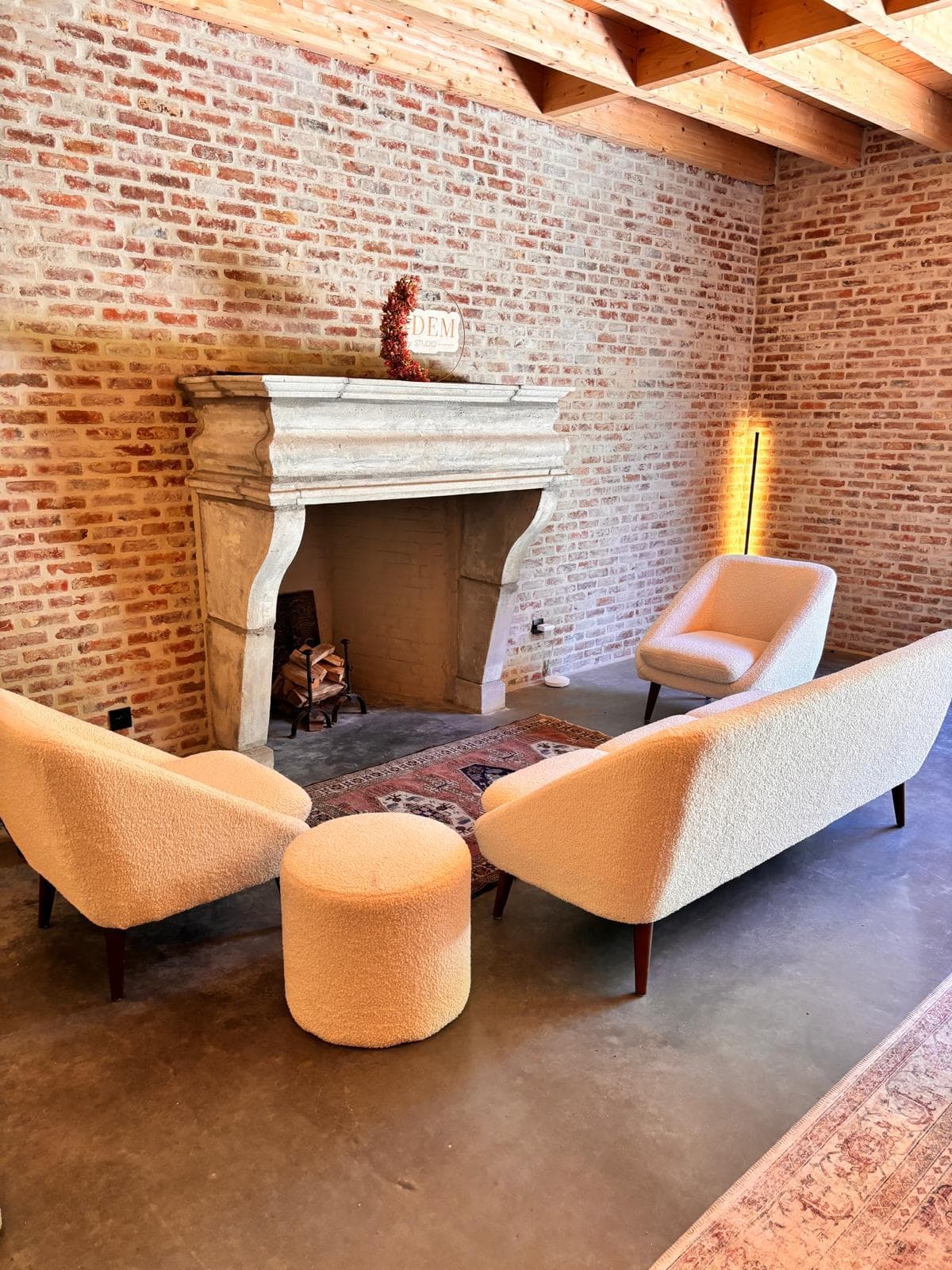 Interieur met open haard
